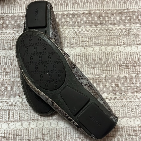 Vionic Loafers Sydney Python Print Snake Shoes Flat 9.5 - Picture 4 of 7